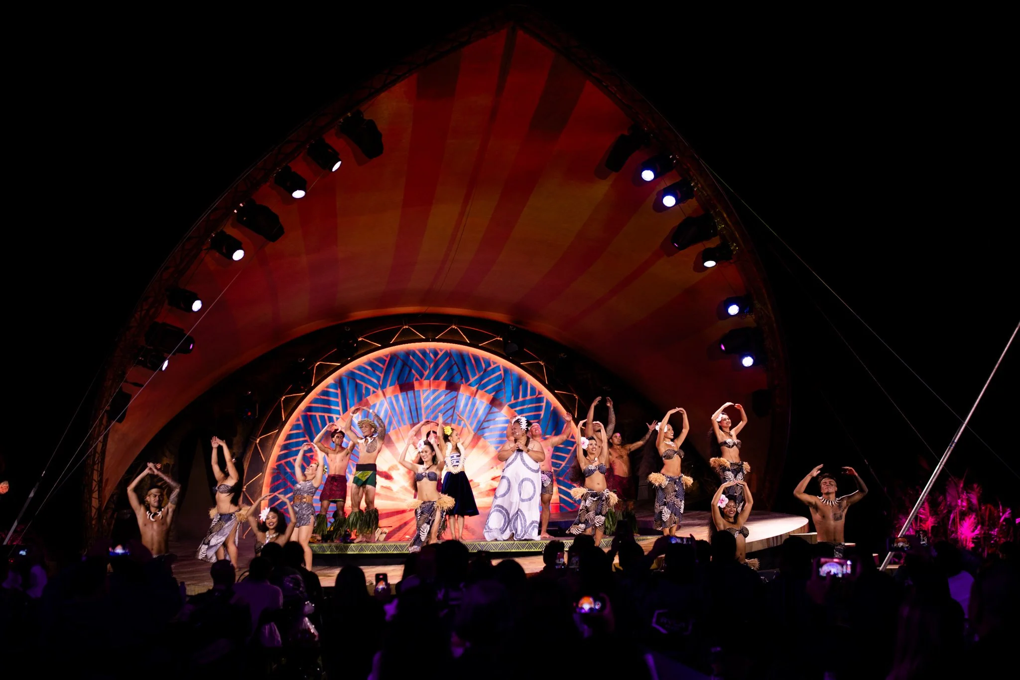 The Kaula stage at night